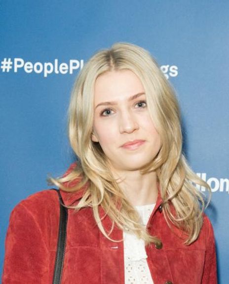 Laura Woodward Headshot