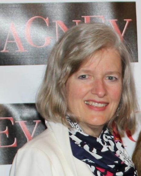 Stacey Hughes Headshot