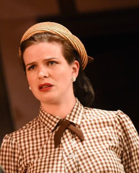 Rebecca Oldfield Headshot