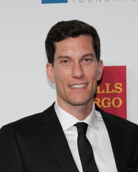 Pete Nowalk Headshot