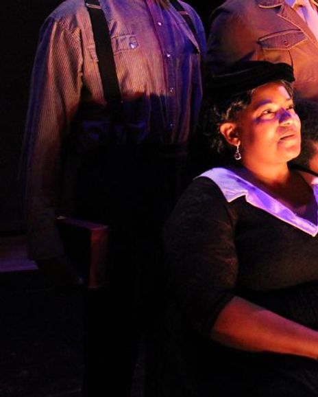 Laura E Johnston Headshot