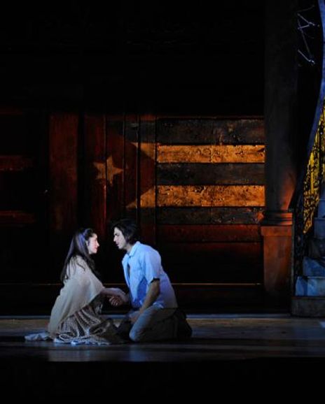 Raquel Camarinha Headshot