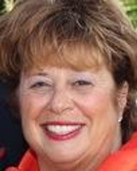 Ruth Arneson Headshot