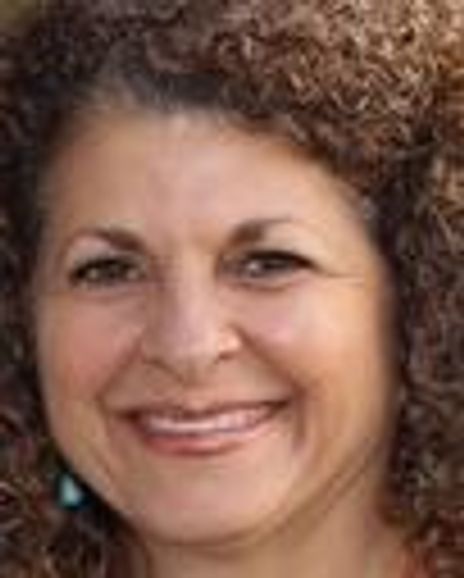 Elizabeth Crippen Headshot