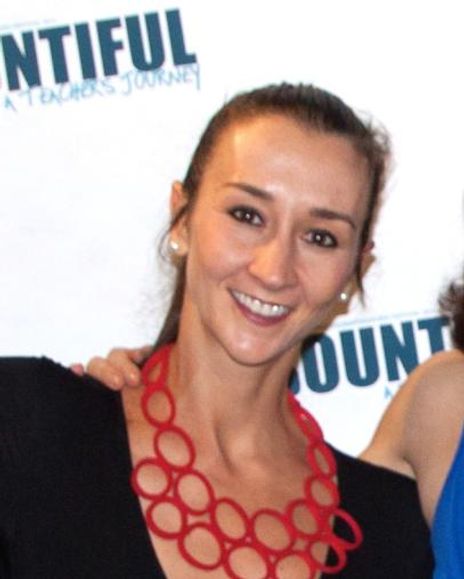 Vania Masias Headshot