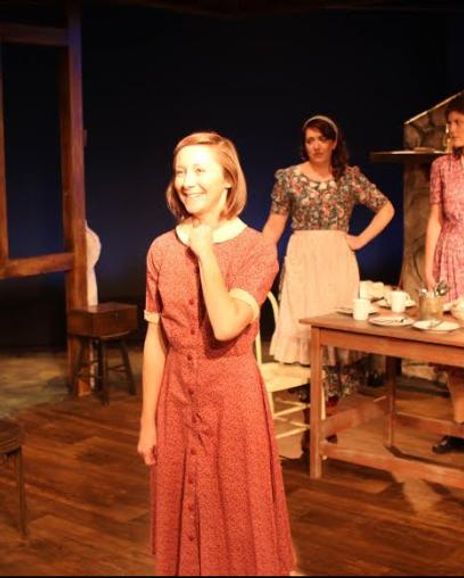 Tannis Hanson Headshot