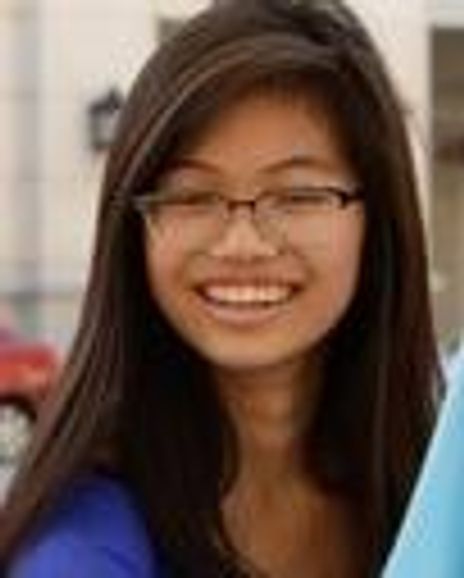 Lylybell Zhou Headshot