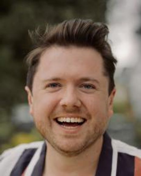 Robin Rayner Headshot