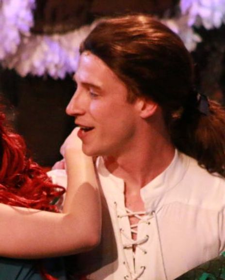 Riley Donahue Headshot