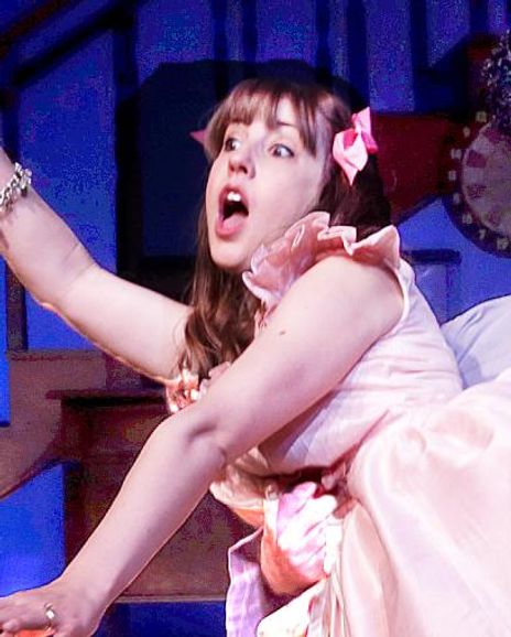 Holli Andresesen Headshot