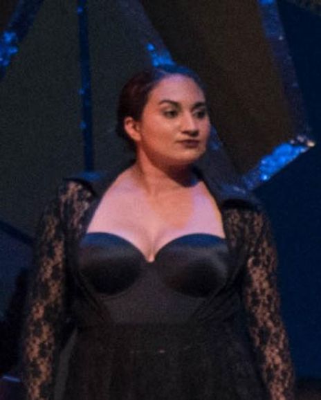 Caitlin Burns Headshot