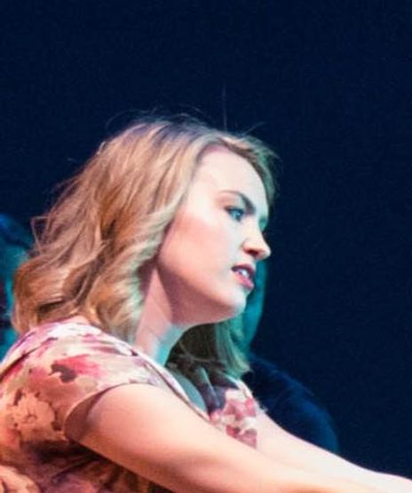 Nina Feliciano Headshot