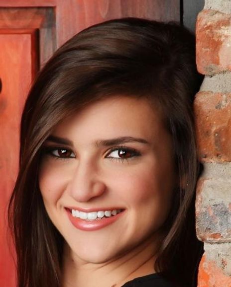 Arielle Geller Headshot