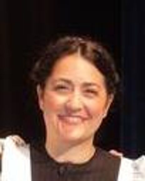 Elizabeth Mazur Headshot