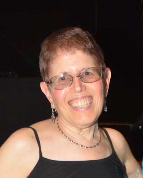 Faye Menken Schneider Headshot