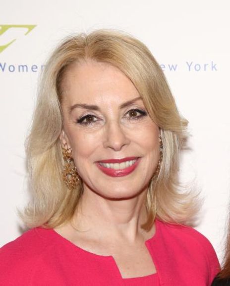 Carolyn Carter Headshot