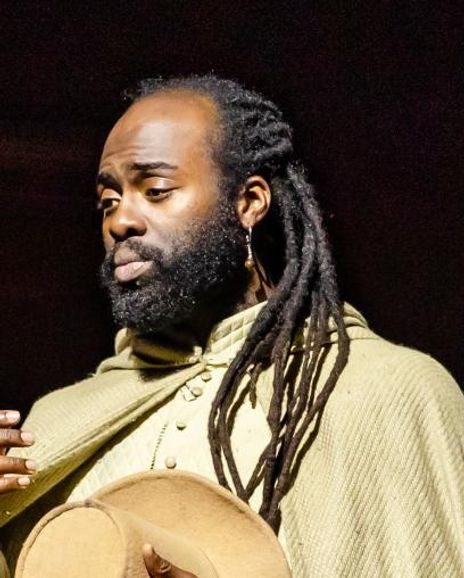 Gabriel Akamo Headshot