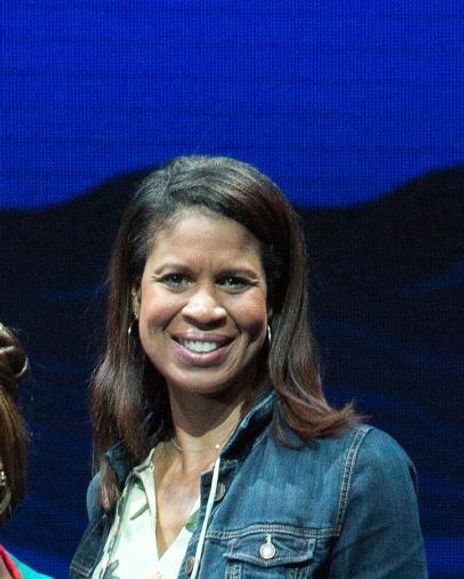 Holly Frazier Headshot