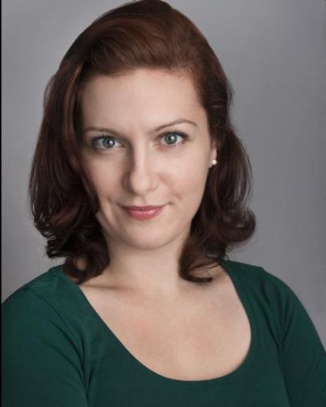 April Leonhard Headshot