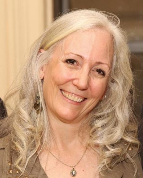 Kim Saunders Headshot