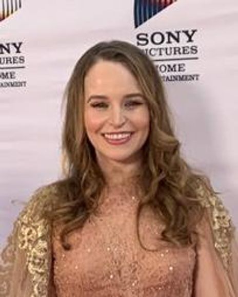 Nina Herzog Headshot