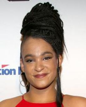 Nora Schell Headshot