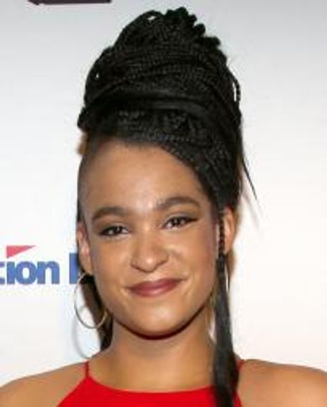 Nora Schell Headshot