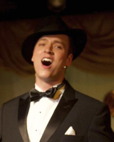 Leslie Hollingsworth Headshot