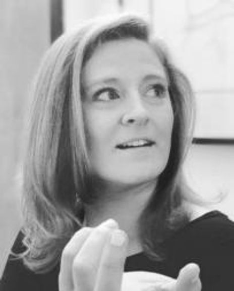 SallyCade Holmes Headshot