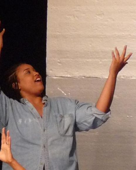 Onya Russell Headshot