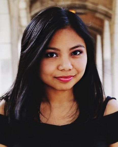 Anna Joaquin Headshot