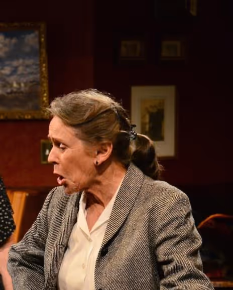 Flora Plumb Headshot