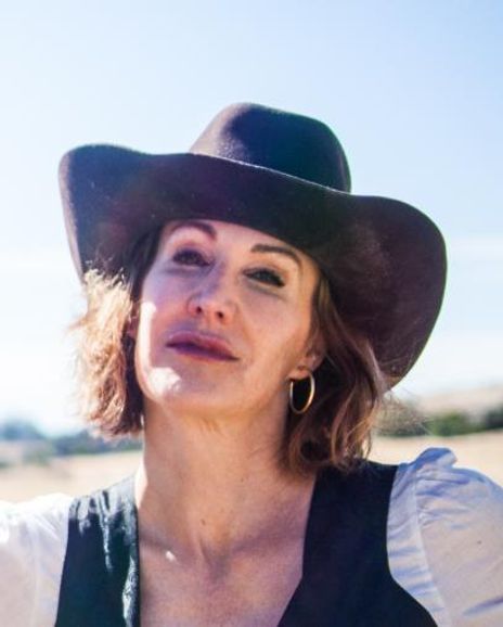 Courtney Walsh Headshot