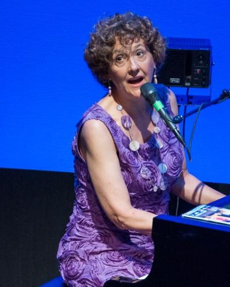 Tina deVaron Headshot