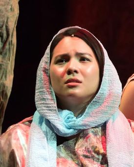 Catherine Landeta Headshot