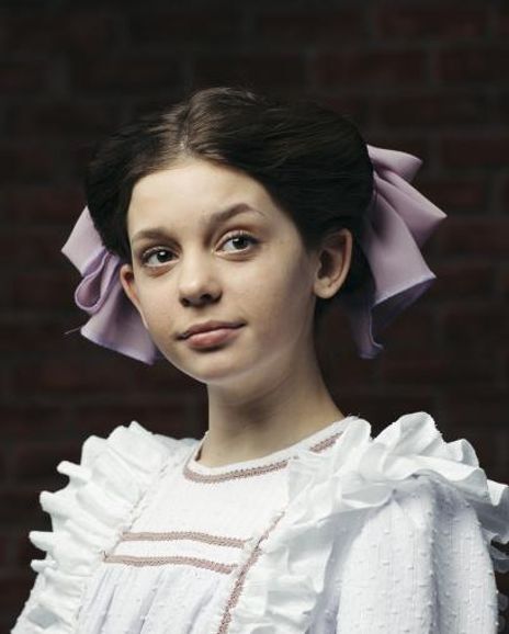 Chloe Irwin Headshot