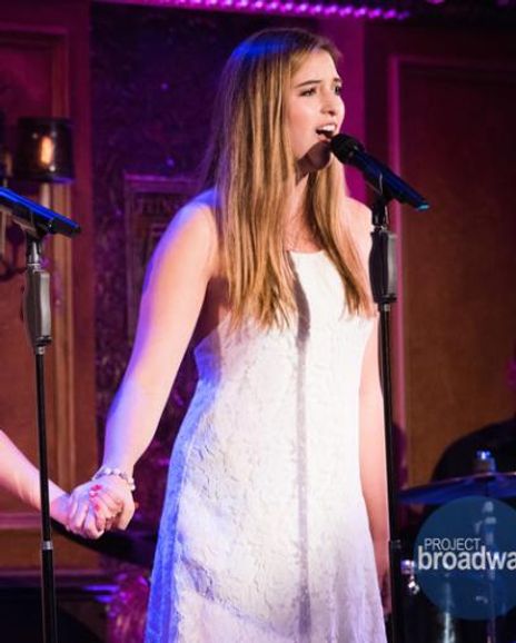 Kelly Hooper Headshot