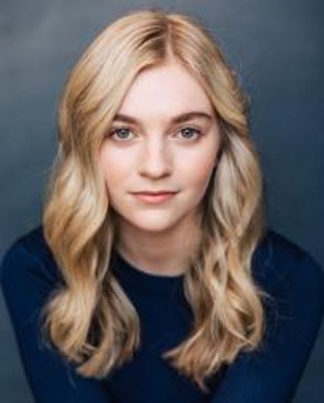 Carly Gold Headshot