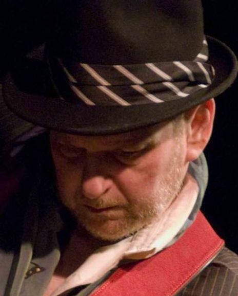 Ronnie Earl Headshot