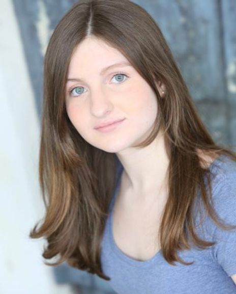 Logan Adela Applin Headshot