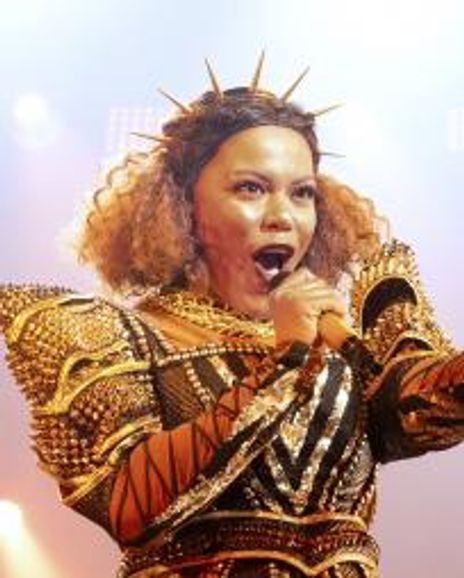 Vicki Manser Headshot