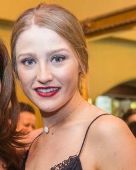 Sophie Reeves Headshot