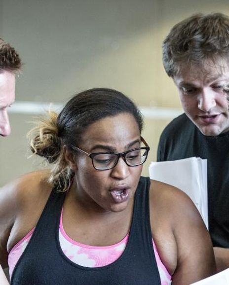 Thomsa Howes Headshot