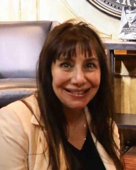 Linda Compagnone Headshot