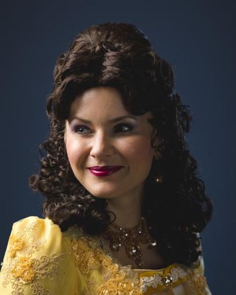 Leanne Hill Carlson Headshot