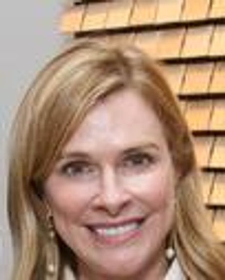 Elizabeth Dewberry Headshot