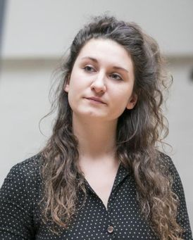 Bessie Carter Headshot