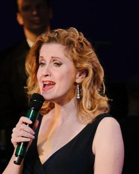 Christianne Noll Headshot