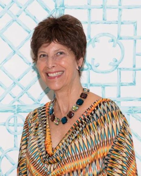 Lisa Peterfreund Headshot