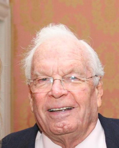 Alexander Dreyfoos Headshot